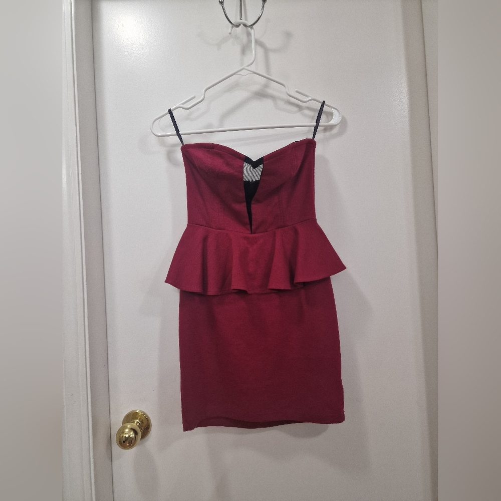 Elegant Burgundy Strapless Dress